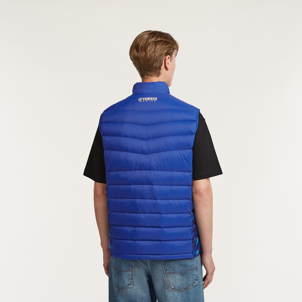 QMB-26321-E0-0L-26-PB-TM-bodywarmer-puffer-men-Bath-EU-Studio-004.jpg